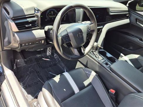 Used 2025 Toyota Camry SE w/ Convenience Package FWD image 10