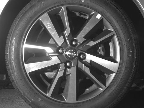 Used 2025 Nissan Versa SV FWD image 13