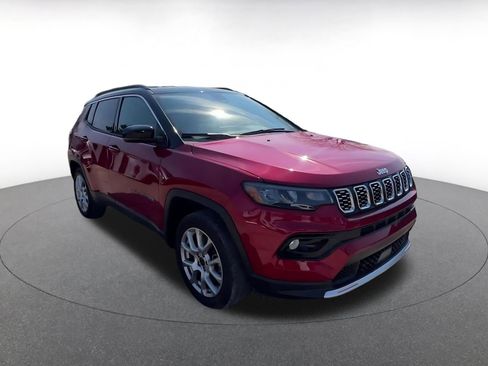 Used 2025 Jeep Compass Limited image 3