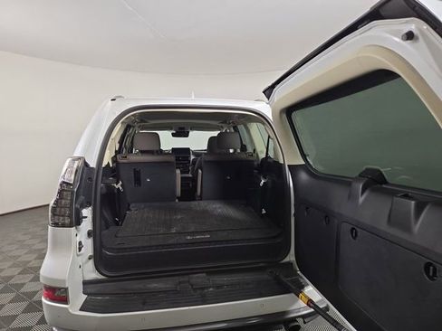 Used 2023 Lexus GX 460 Premium w/ Accessory Package image 34
