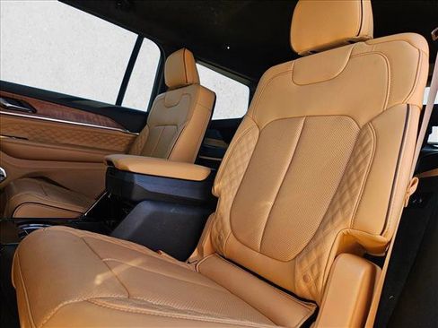 Used 2025 Jeep Grand Cherokee L Summit image 18