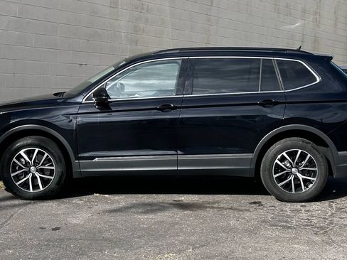 Used 2021 Volkswagen Tiguan SE w/ 3rd Row Seat Package AWD/4WD image 2
