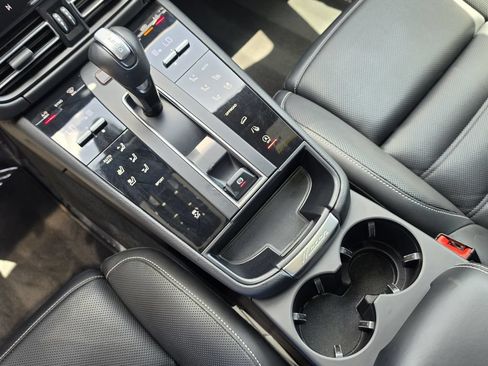 Certified 2023 Porsche Macan AWD/4WD image 25