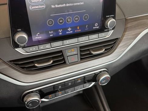 Used 2025 Nissan Altima 2.5 SV AWD/4WD image 11
