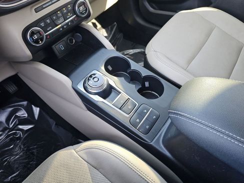 Used 2020 Ford Escape Titanium AWD/4WD image 32