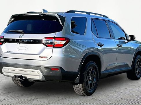 Used 2023 Honda Pilot TrailSport image 6