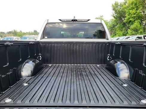 Used 2025 Toyota Tundra Limited AWD/4WD image 29