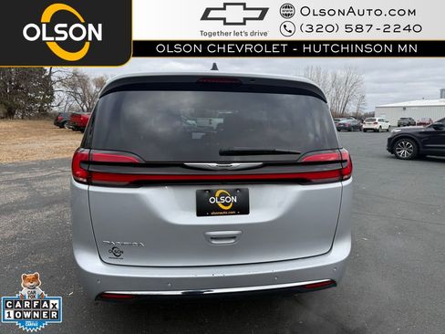 Used 2024 Chrysler Pacifica Touring-L image 4
