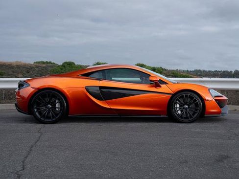 Used 2016 McLaren 570S Coupe RWD image 17