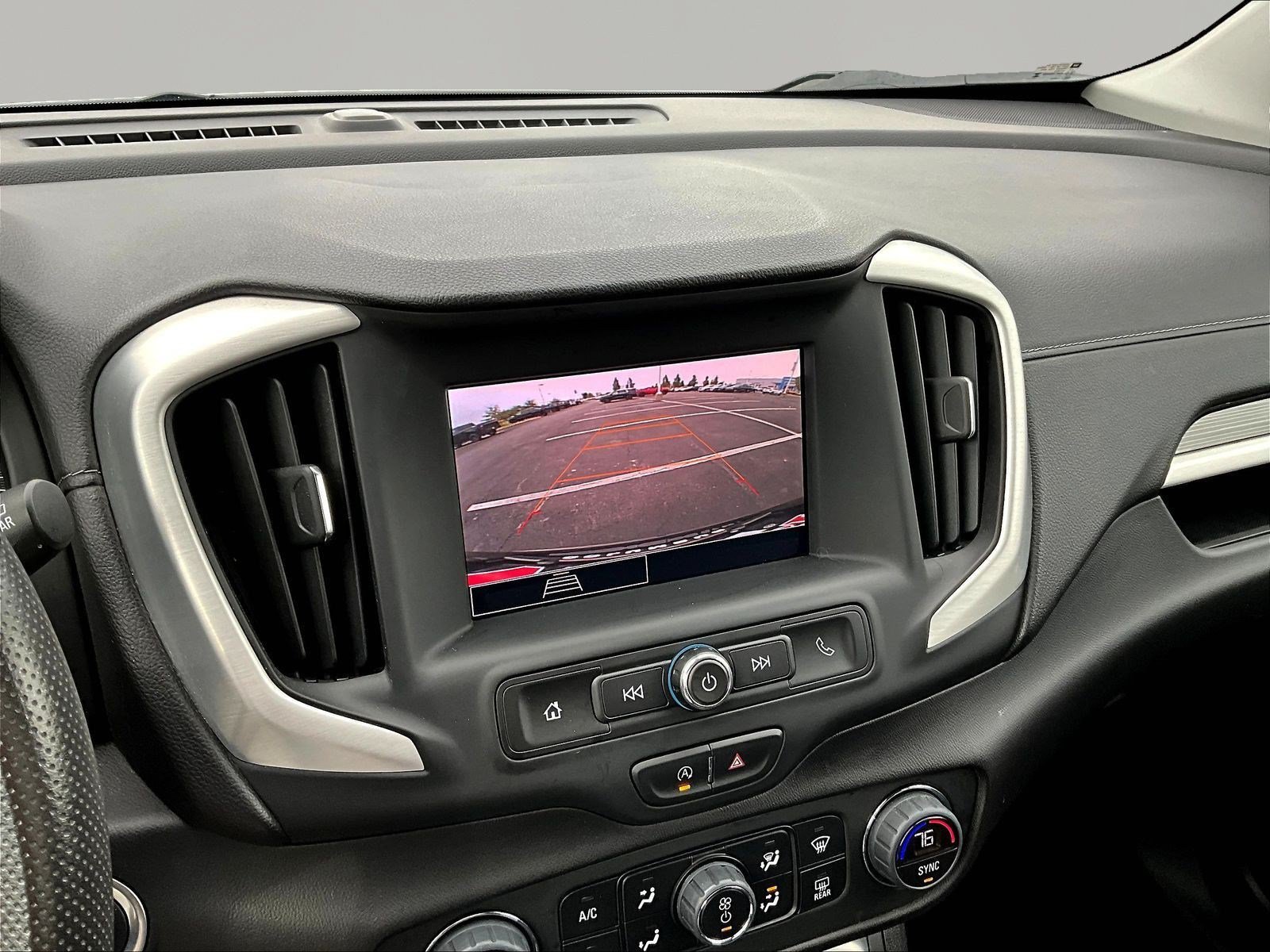 Used 2024 GMC Terrain SLE w/ Driver Convenience Package FWD image 14