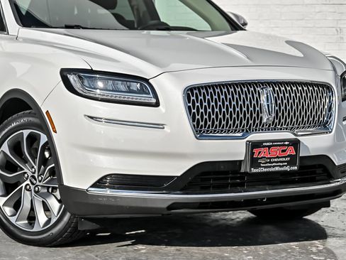 Used 2022 Lincoln Nautilus Reserve w/ Cargo Utility Package AWD/4WD image 3