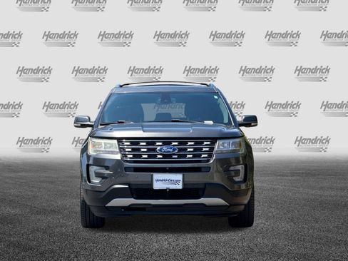 Used 2017 Ford Explorer Limited w/ Equipment Group 301A AWD/4WD image 10