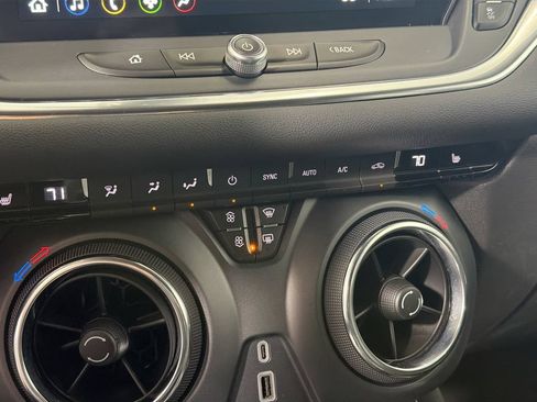 Used 2024 Chevrolet Blazer LT w/ Convenience Package FWD image 16