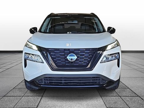 Used 2023 Nissan Rogue SV w/ SV Premium B Package image 2