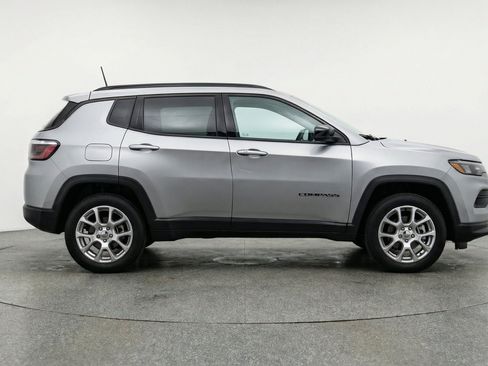 Used 2025 Jeep Compass Limited AWD/4WD image 11
