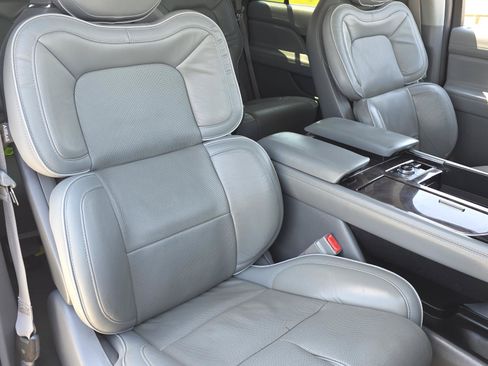 Used 2018 Lincoln Navigator Reserve w/ Technology Package AWD/4WD image 19