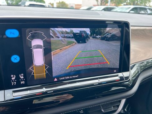 Used 2024 Volkswagen Atlas SE image 19