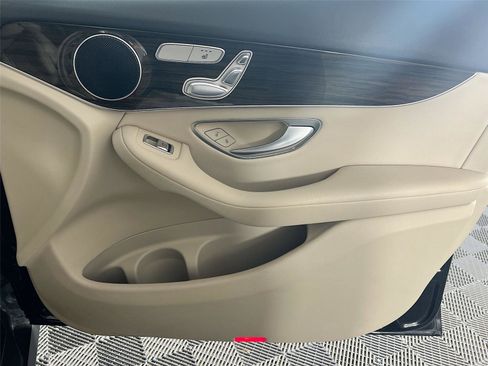 Used 2019 Mercedes-Benz GLC 300 4MATIC image 27