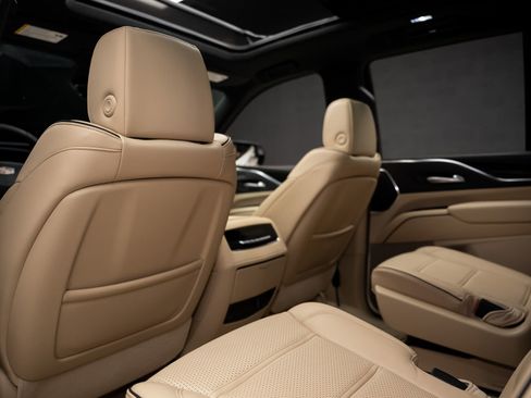Used 2024 Cadillac Escalade Premium Luxury AWD/4WD image 71