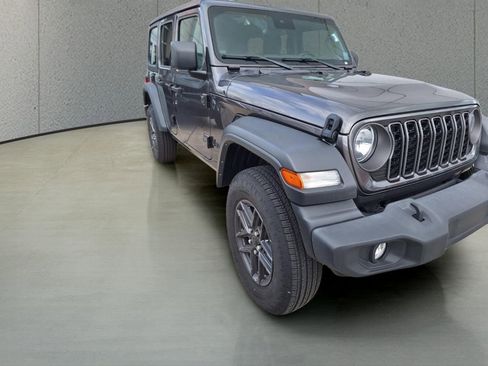 Used 2024 Jeep Wrangler Unlimited Sport AWD/4WD image 7
