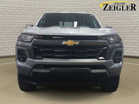 Used 2023 Chevrolet Colorado LT w/ LT Convenience Package II AWD/4WD image 2