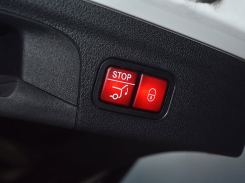 Used 2024 Mercedes-Benz GLE 450e 4MATIC image 34