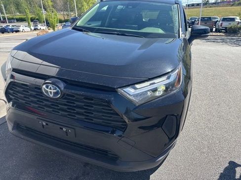 Used 2023 Toyota RAV4 LE image 7
