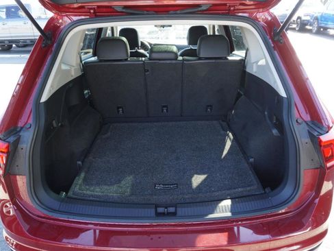 Used 2021 Volkswagen Tiguan SE w/ Panoramic Sunroof Package image 8