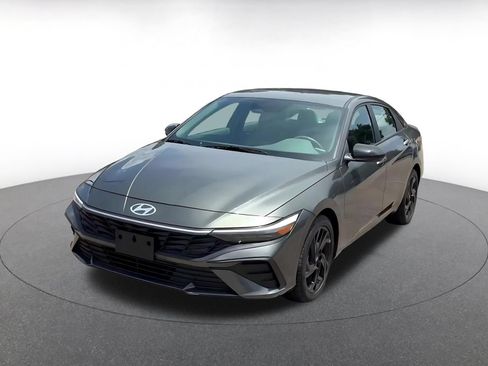 Used 2026 Hyundai Elantra Sport FWD image 5