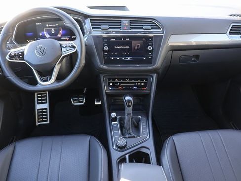 Used 2023 Volkswagen Tiguan SE R-Line image 2