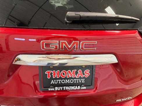 Used 2024 GMC Terrain SLE w/ Driver Convenience Package image 11