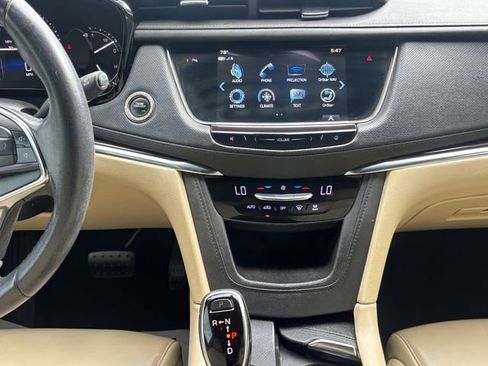Used 2019 Cadillac XT5 FWD image 4