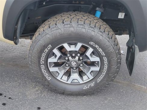 Used 2020 Toyota Tacoma TRD Off-Road image 6