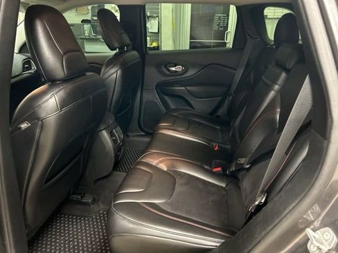 Used 2019 Jeep Cherokee Trailhawk w/ Cold Weather Group image 32