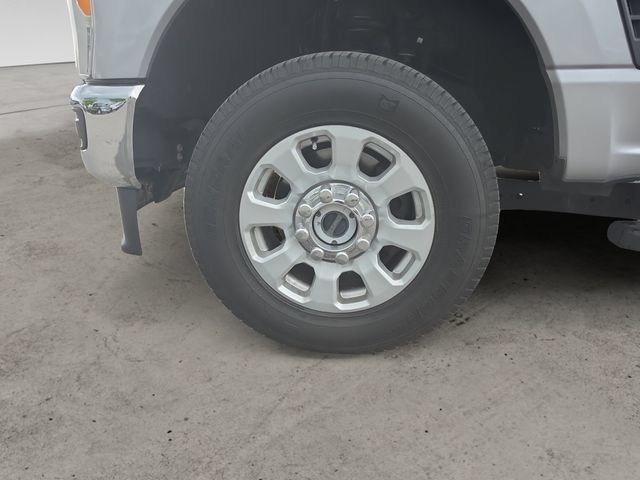 Used 2023 Ford F350 XLT AWD/4WD image 9