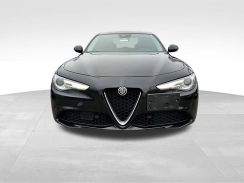 Used 2017 Alfa Romeo Giulia Base image 4
