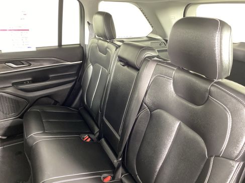Used 2023 Jeep Grand Cherokee Limited AWD/4WD image 33