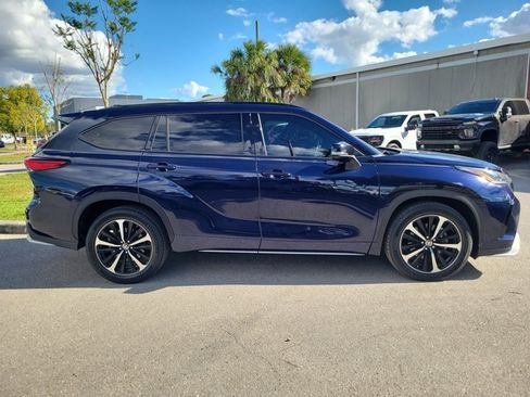 Used 2021 Toyota Highlander XSE image 3