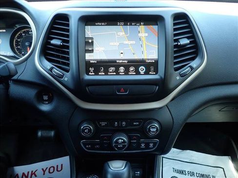 Used 2017 Jeep Cherokee Limited w/ Luxury Group AWD/4WD image 10