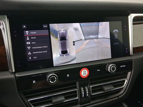 Used 2023 Porsche Macan image 28