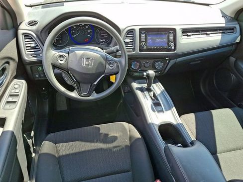 Used 2017 Honda HR-V LX image 2