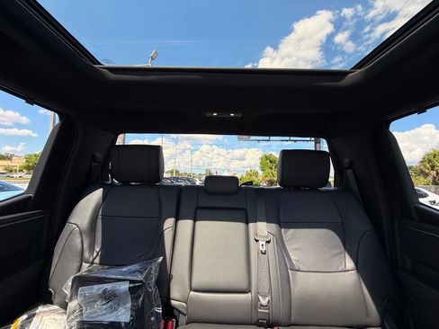Used 2025 Toyota Tundra Platinum AWD/4WD image 24