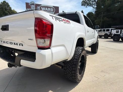 Used 2016 Toyota Tacoma TRD Sport w/ Towing Package AWD/4WD image 7