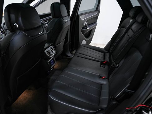 Used 2018 Bentley Bentayga image 58