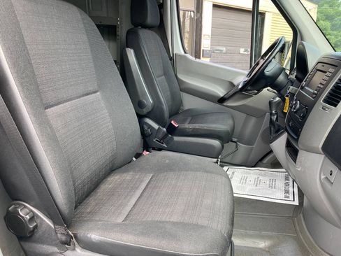 Used 2014 Freightliner Sprinter 2500 RWD image 26