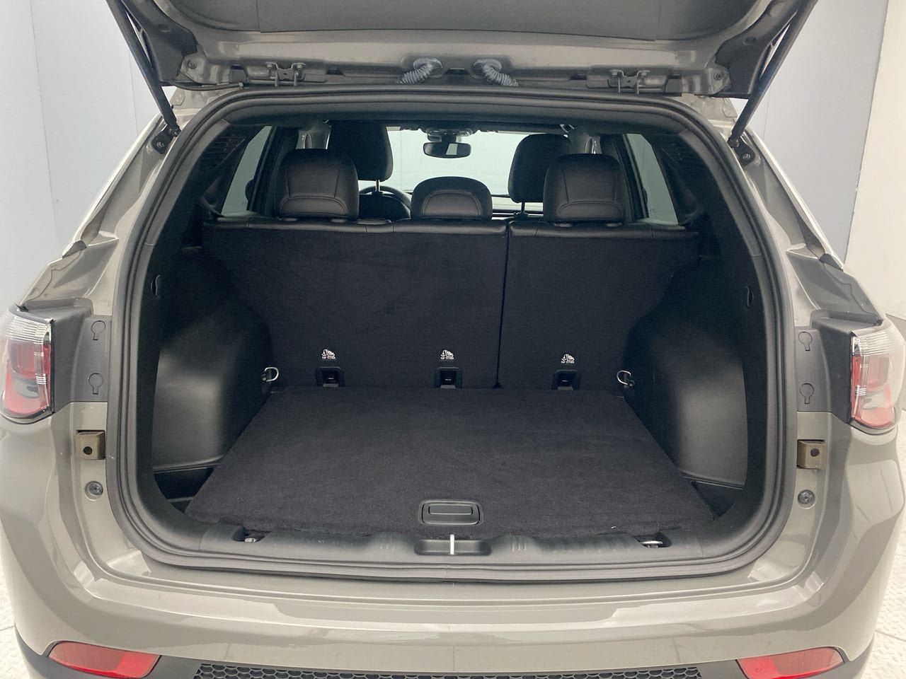 Used 2023 Jeep Compass Latitude AWD/4WD image 24