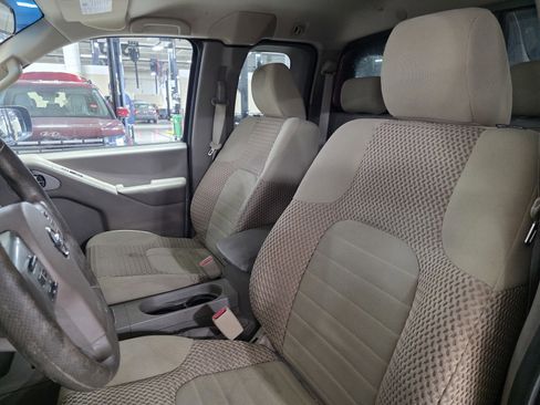 Used 2015 Nissan Frontier SV image 14