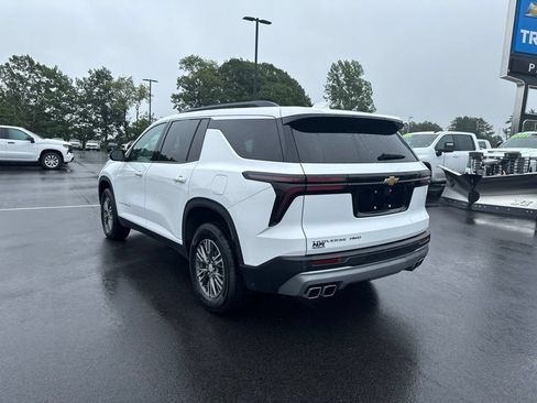 Used 2025 Chevrolet Traverse LT AWD/4WD image 8