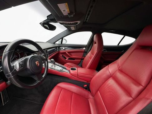 Used 2015 Porsche Panamera RWD image 3
