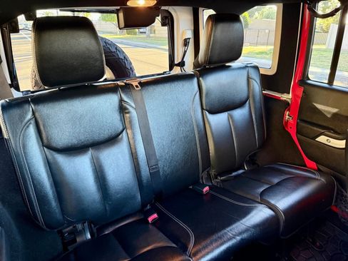 Used 2016 Jeep Wrangler Unlimited Rubicon image 20